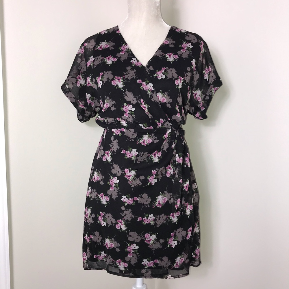 🎉HP🤗 All in Favor Floral Wrap Front Minidress